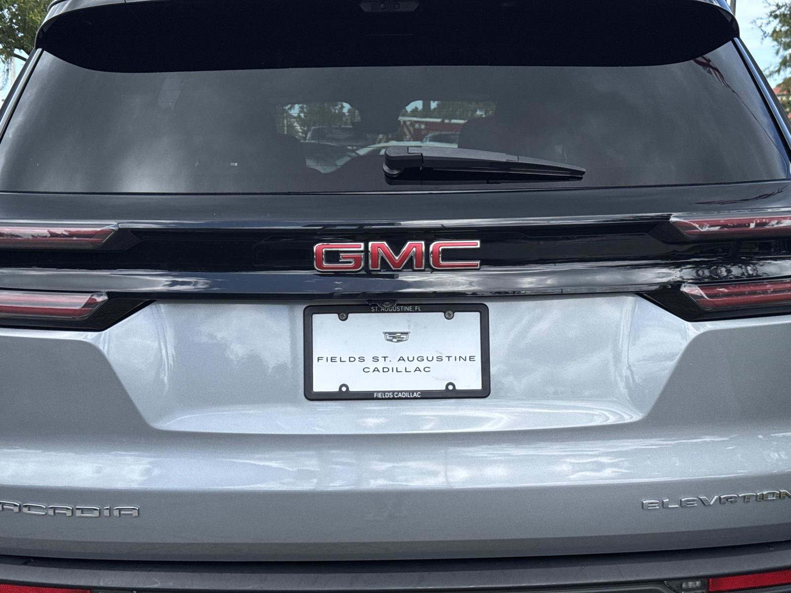 Used 2026 GMC Acadia Elevation w/ Elevation Premium Package FWD image 10