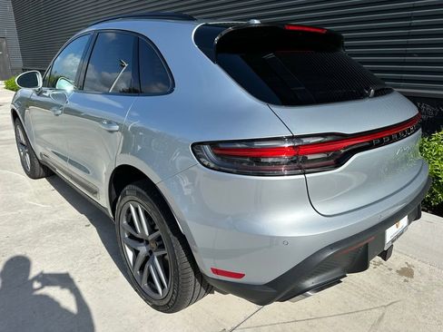 Certified 2025 Porsche Macan image 3