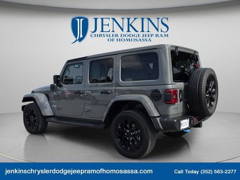 Used 2023 Jeep Wrangler Unlimited Sahara w/ Dual Top Group AWD/4WD image 8