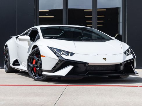Used 2023 Lamborghini Huracan Tecnica RWD image 2