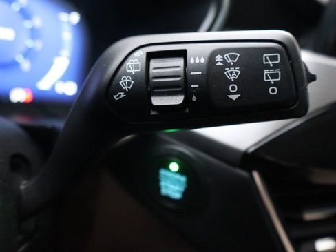 Used 2021 Ford Escape Titanium image 33