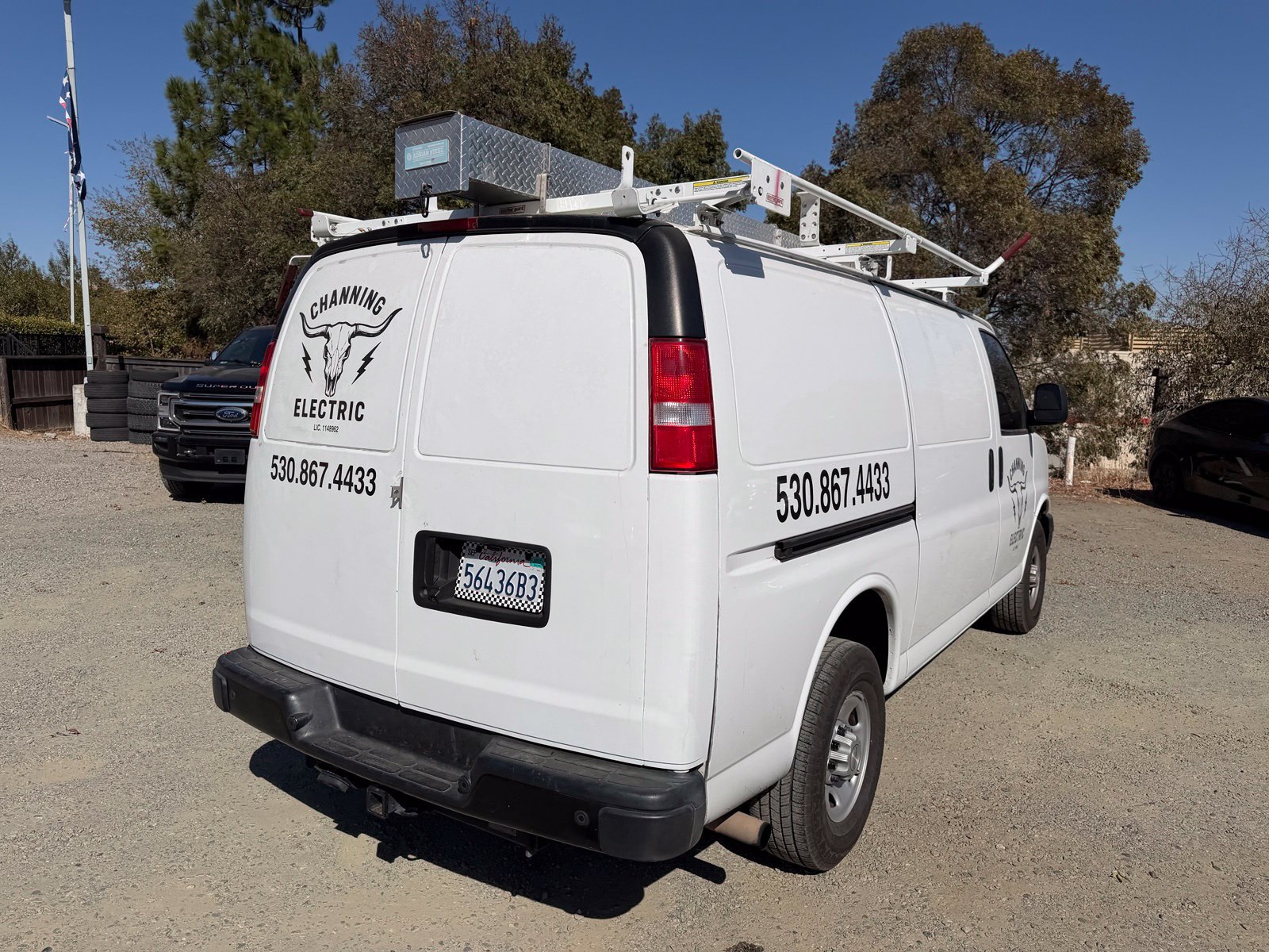Used 2020 Chevrolet Express 3500 w/ Driver Convenience Package RWD image 5