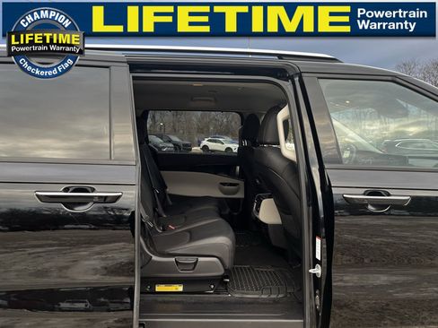 Used 2024 Kia Carnival SX image 31