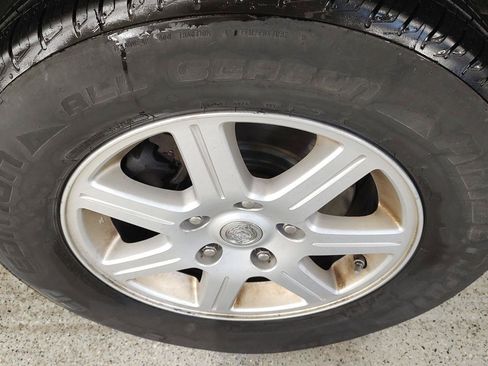 Used 2010 Chrysler Town & Country Touring FWD image 29