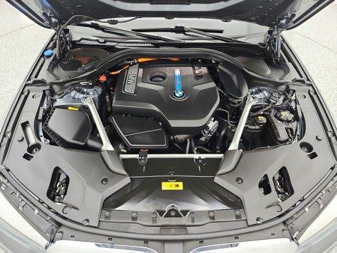 Used 2019 BMW 530e w/ Convenience Package RWD image 16