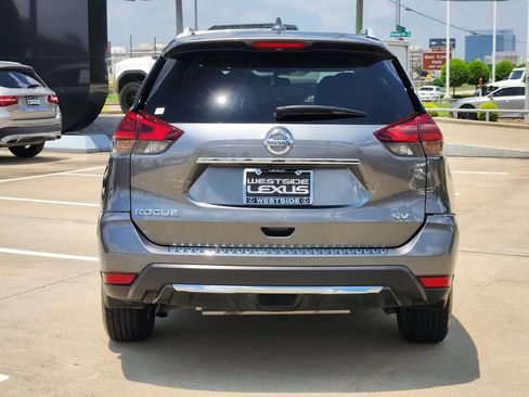 Used 2018 Nissan Rogue SV w/ Premium Package FWD image 6