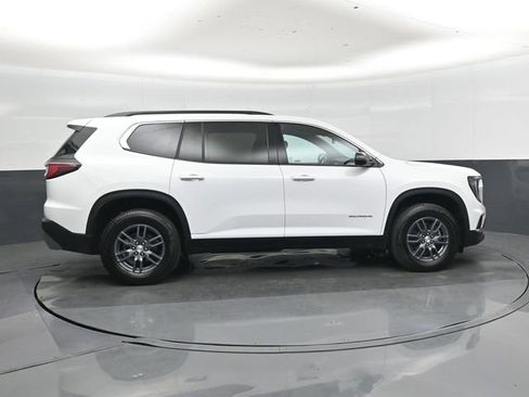 Used 2025 GMC Acadia Elevation FWD image 2