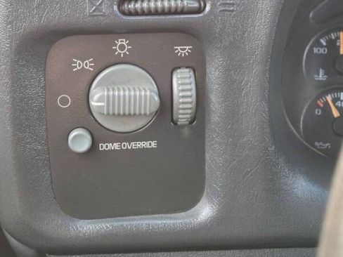 Used 2000 Chevrolet S10 Pickup 4x4 Extended Cab w/ Preferred Equipment Group image 17