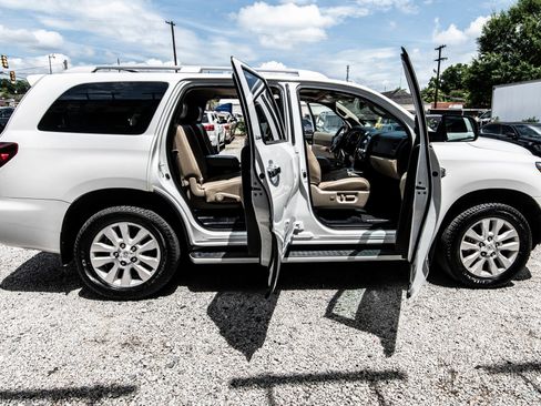 Used 2020 Toyota Sequoia Platinum RWD image 17