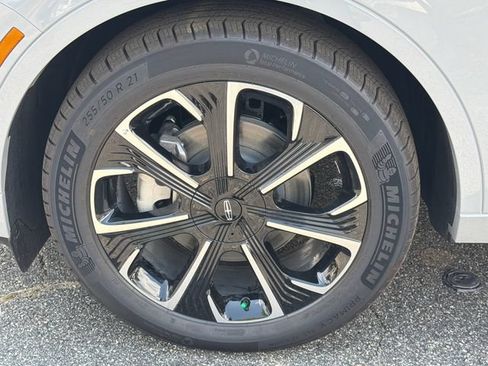 New 2026 Lincoln Nautilus Reserve AWD/4WD image 12