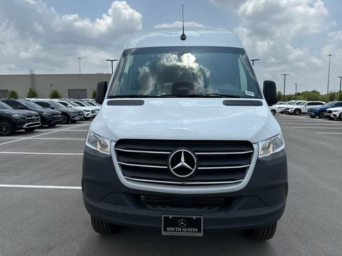 Used 2025 Mercedes-Benz Sprinter 2500 image 2