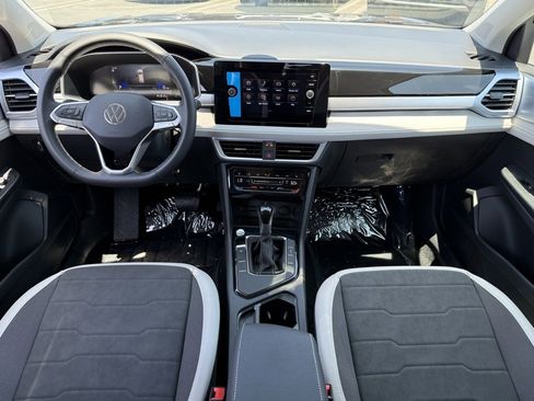 New 2025 Volkswagen Taos SE image 21