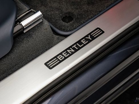 Used 2023 Bentley Bentayga Extended Wheelbase AWD/4WD image 49