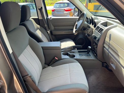 Used 2007 Dodge Nitro SXT RWD image 8