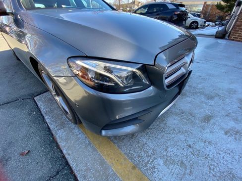 Used 2017 Mercedes-Benz E 400 4MATIC Wagon image 24