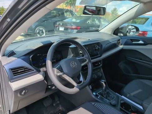 Used 2022 Volkswagen Taos SE image 8