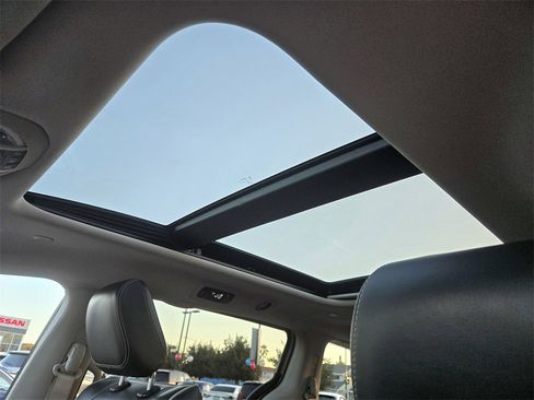 Used 2023 Chrysler Pacifica Limited image 19