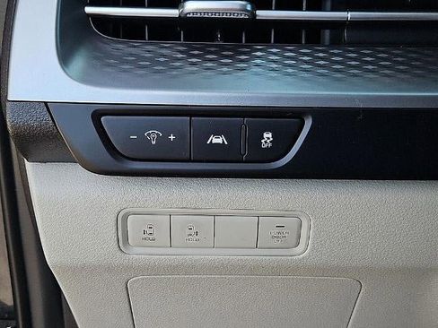 Used 2024 Kia Carnival LX FWD image 20