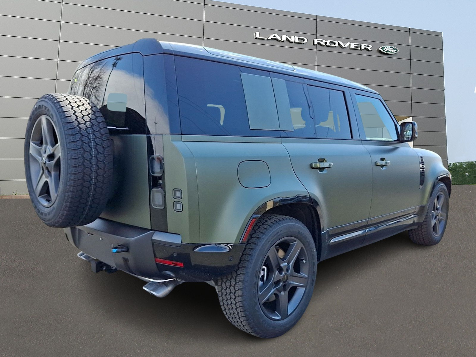New 2026 Land Rover Defender 110 X-Dynamic SE AWD/4WD image 2