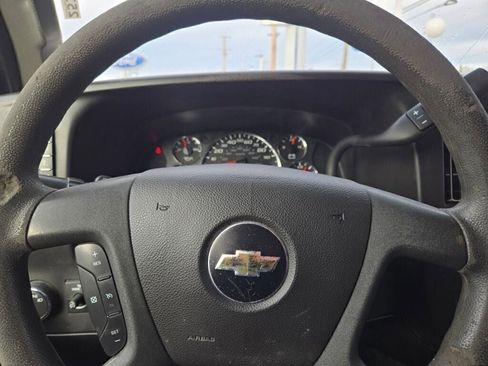 Used 2017 Chevrolet Express 3500 image 29
