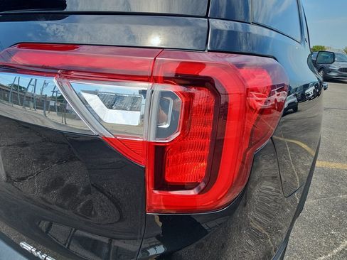 Used 2023 GMC Acadia SLT image 28