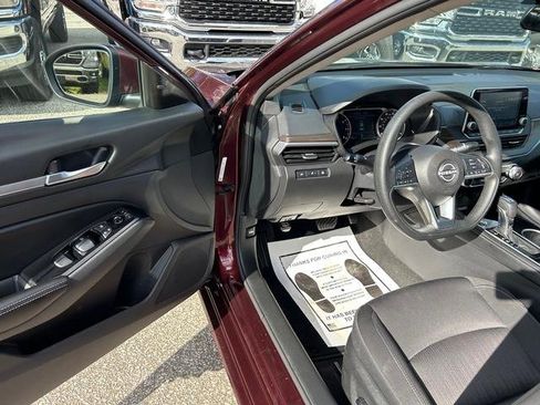 Used 2023 Nissan Altima 2.5 SV image 9