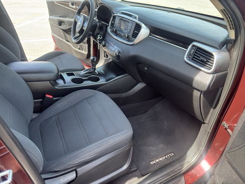 Used 2016 Kia Sorento FWD image 19