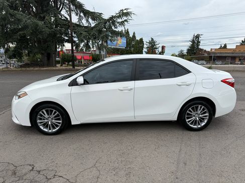 Used 2014 Toyota Corolla S Premium image 2