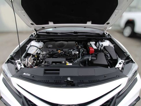 Used 2023 Toyota Camry SE image 3