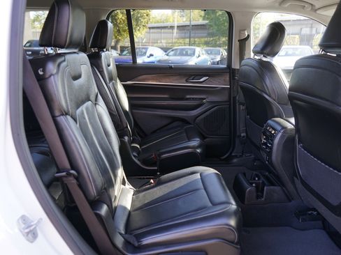 Used 2023 Jeep Grand Cherokee L Limited w/ Luxury Tech Group II image 20