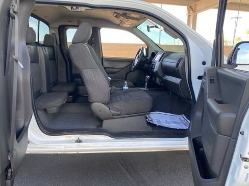 Used 2019 Nissan Frontier SV RWD image 5