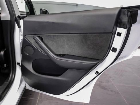 Used 2021 Tesla Model Y Long Range image 41