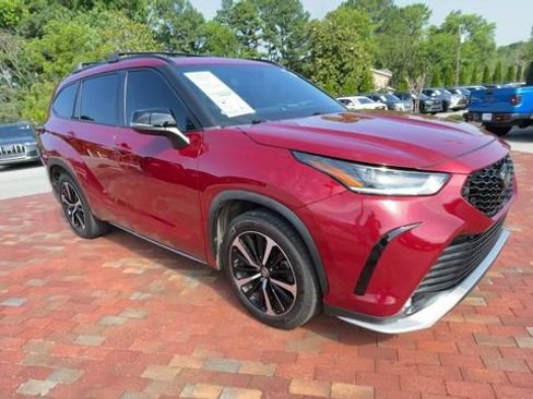 Used 2022 Toyota Highlander XSE FWD image 3