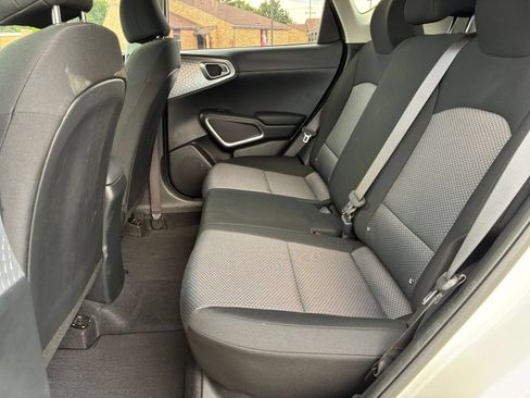 Used 2025 Kia Soul LX w/ LX Technology Package FWD image 19