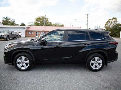 Used 2024 Toyota Highlander LE image 6