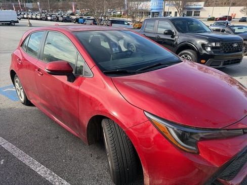 Used 2021 Toyota Corolla Hatchback image 3
