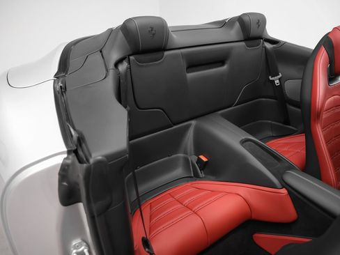 Certified 2025 Ferrari Roma Spider RWD image 21