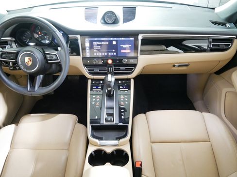 Used 2023 Porsche Macan Turbo image 10