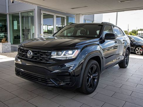 Certified 2023 Volkswagen Atlas Cross Sport SEL R-Line AWD/4WD image 10