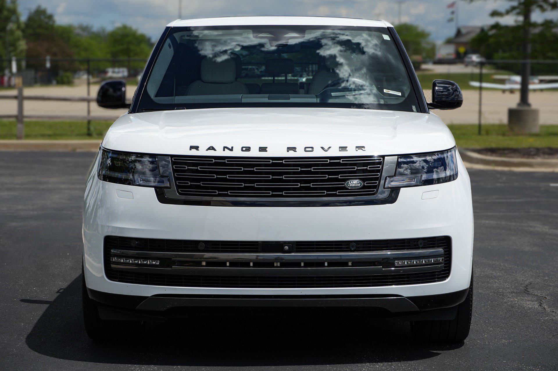 Used 2024 Land Rover Range Rover Long Wheelbase SE AWD/4WD image 3