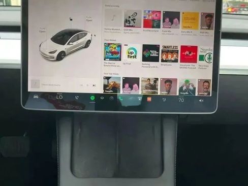 Used 2023 Tesla Model 3 Standard Range image 18