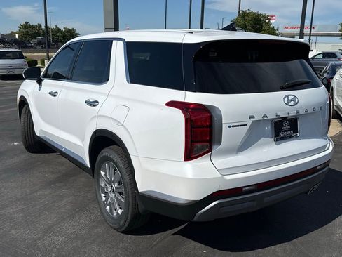New 2025 Hyundai Palisade SE FWD image 3