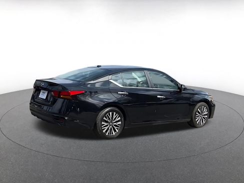 Used 2025 Nissan Altima 2.5 SV image 15