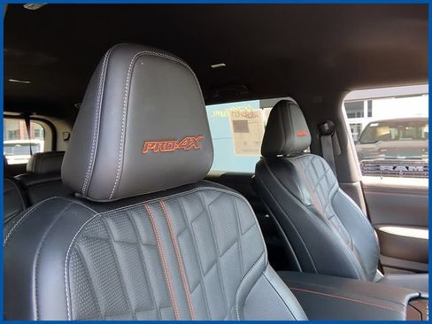 Used 2025 Nissan Armada PRO-4X AWD/4WD image 9