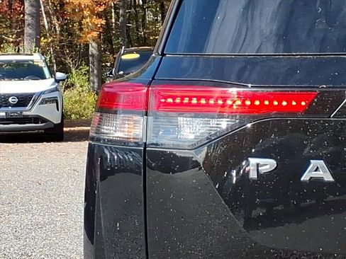 Used 2023 Nissan Pathfinder Platinum w/ Cargo Package image 6