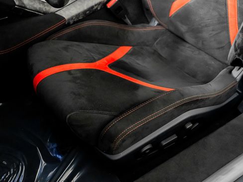 Used 2018 Lamborghini Huracan Performante image 33