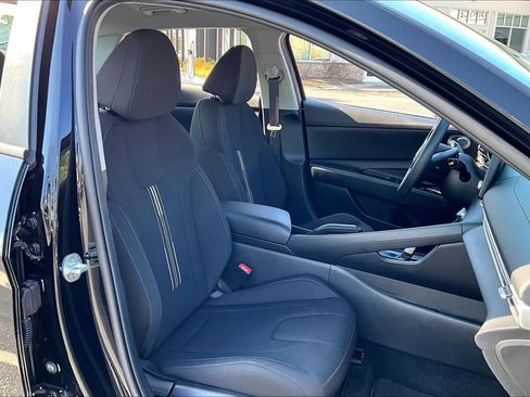 Used 2023 Hyundai Elantra SEL image 9