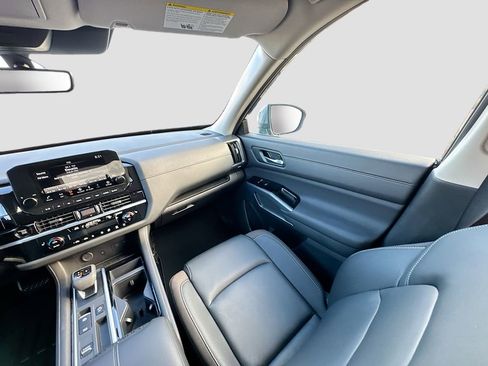 Used 2025 Nissan Pathfinder SL w/ Cargo Package image 14