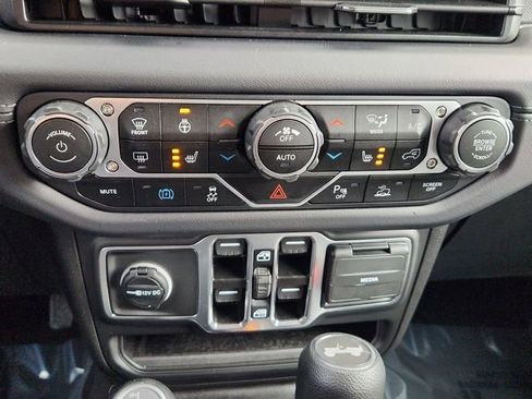 Used 2025 Jeep Wrangler Unlimited Sahara w/ Safety Group image 43