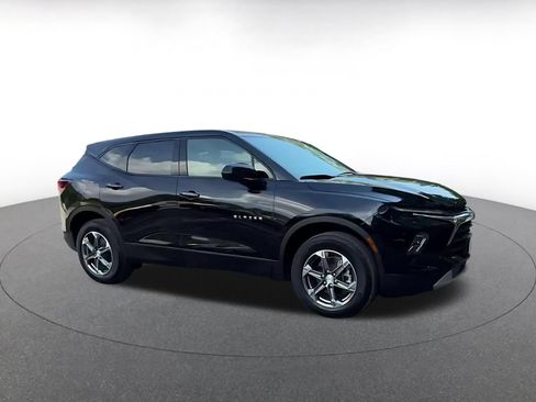 Used 2026 Chevrolet Blazer LT FWD image 2